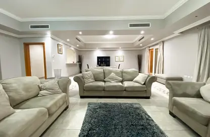 Apartment - 2 Bedrooms - 2 Bathrooms for rent in West Porto Drive - Porto Arabia - The Pearl Island - Doha