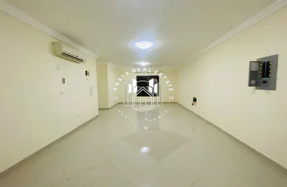 شقة - 4 غرف نوم - 3 حمامات للايجار في فريج بن محمود - الدوحة