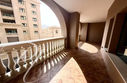 Apartment - 1 Bedroom - 2 Bathrooms for rent in Tower 18 - Porto Arabia - The Pearl Island - Doha