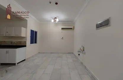 Apartment - 1 Bedroom - 1 Bathroom for rent in Umm Ghuwailina - Doha