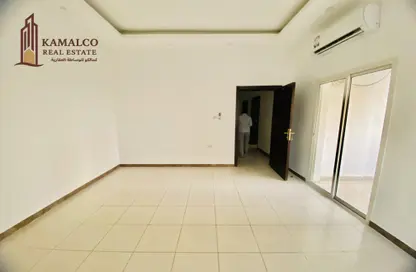 Apartment - 3 Bedrooms - 3 Bathrooms for rent in Umm Ghwailina Comm - Umm Ghuwalina - Umm Ghuwailina - Doha