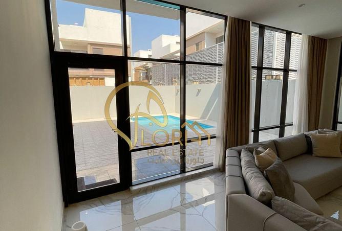 958411 - Property Image 2