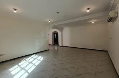 Compound - 5 Bedrooms - 5 Bathrooms for rent in Umm Al Seneem Street - Ain Khaled - Doha
