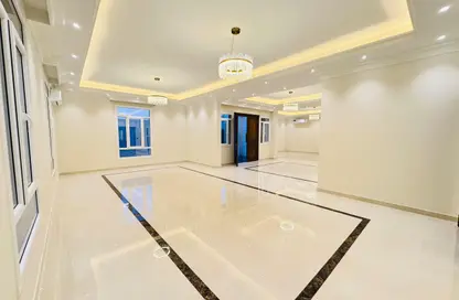 فيلا - 8 غرف نوم - 8 حمامات للبيع في الوكير - الوكير - الوكرة