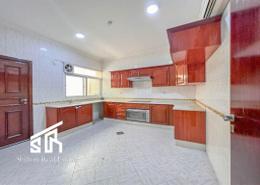 صورةمطبخ لـ: فيلا - 4 غرف نوم - 3 حمامات للكراء في شارع الهناء - الغرافة - الدوحة, صورة 1