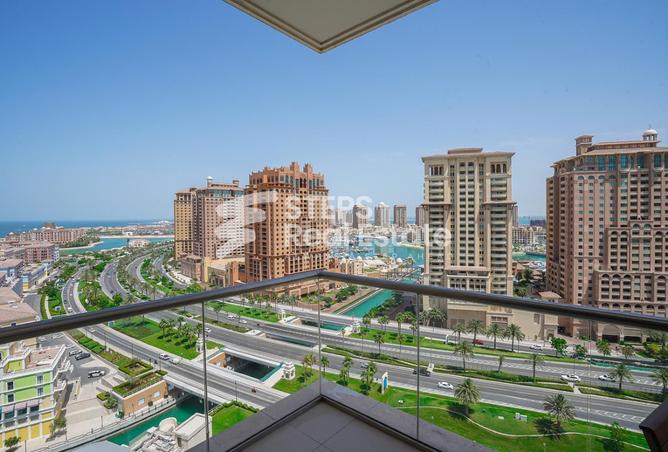 Apartment - 2 Bedrooms - 3 Bathrooms for rent in Hilton Doha The Pearl Residences - Abraj Quartiers - The Pearl Island - Doha