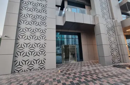 Shop - Studio - 2 Bathrooms for rent in Marina Tower 02 - Marina District - Lusail