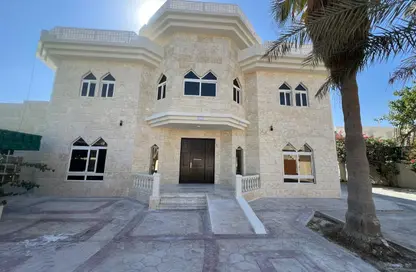 فيلا - 4 غرف نوم - 6 حمامات للايجار في عنيزة - عنيزة - الدوحة