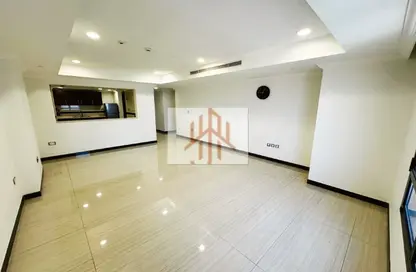 Apartment - 2 Bedrooms - 2 Bathrooms for rent in West Porto Drive - Porto Arabia - The Pearl Island - Doha