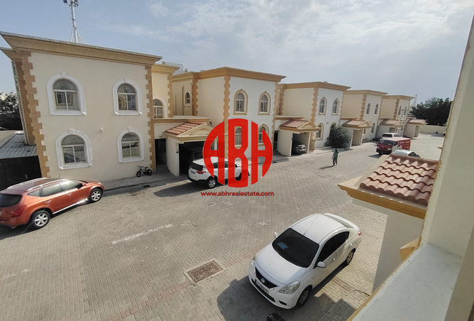 مجمع سكني - 4 غرف نوم - 4 حمامات للايجار في شارع المطار القديم - طريق المطار القديم - الدوحة