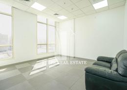 صورةغرفة فارغة لـ: مساحات مكتبية للكراء في شارع سالاجا - دوحة الجديد - الدوحة, صورة 1
