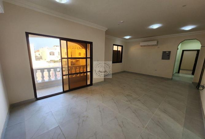 شقة - 2 غرف نوم - 2 حمامات للايجار في شارع الخازن - مدينة خليفة جنوب - مدينة خليفة - الدوحة