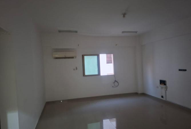 985581 - Property Image 3