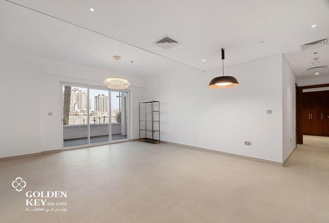 910583 - Property Image 2