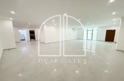 Apartment - 2 Bedrooms - 3 Bathrooms for rent in Mirqab Mall - Al Mirqab Al Jadeed - Doha