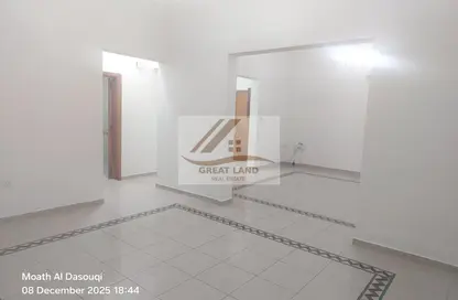 شقة - 3 غرف نوم - 3 حمامات للايجار في شارع عقبة بن نافع - طريق المطار القديم - الدوحة