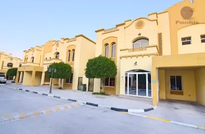 مجمع سكني - 4 غرف نوم - 4 حمامات للايجار في شمال مويثر - منطقة مويثر - الدوحة