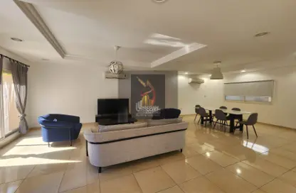 مجمع سكني - 4 غرف نوم - 4 حمامات للايجار في طريق سلوى - العزيزية - الدوحة