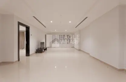Apartment - 1 Bedroom - 2 Bathrooms for rent in West Porto Drive - Porto Arabia - The Pearl Island - Doha