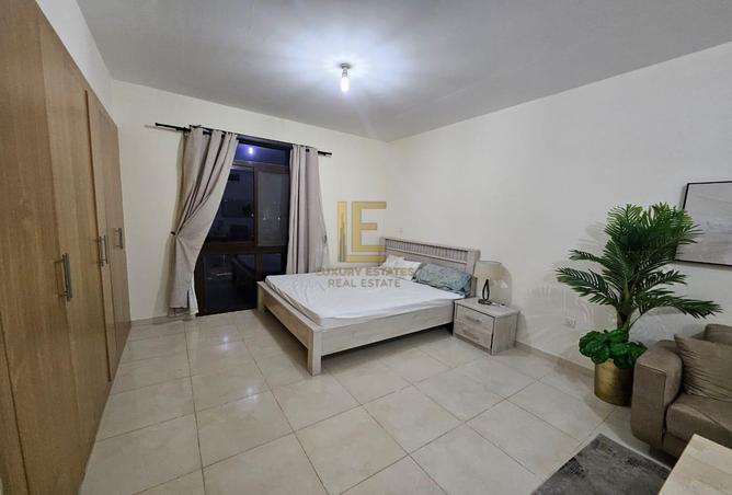 988309 - Property Image 3