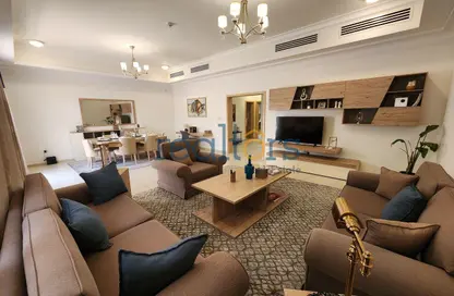 Compound - 3 Bedrooms - 3 Bathrooms for rent in Al Dana st - Muraikh - AlMuraikh - Doha
