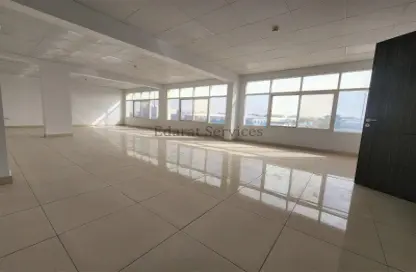 صورة لـ غرفة فارغة مساحات مكتبية - استوديو - 2 حمامات للايجار في المنطقة الصناعية - المنطقة الصناعية - الدوحة ، صورة رقم 1