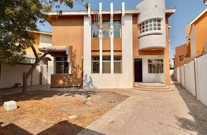 Villa - 4 Bedrooms - 5 Bathrooms for rent in Duhail Villas - Al Duhail - Doha
