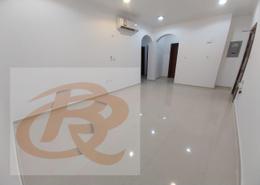 صورةغرفة فارغة لـ: شقة - 2 غرف نوم - 2 حمامات للكراء في شارع عبد الرحمن بن جاسم - طريق مسيعيد - الوكرة, صورة 1