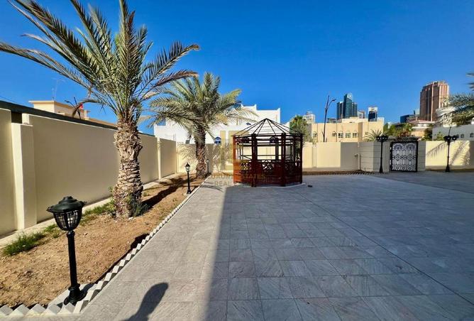 905898 - Property Image 2