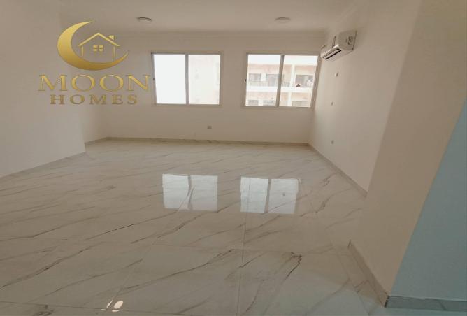 978312 - Property Image 2