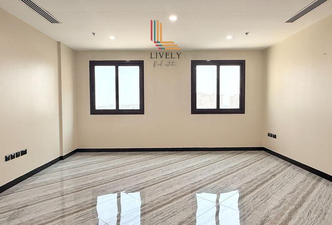 988519 - Property Image 2