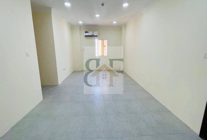 983641 - Property Image 2