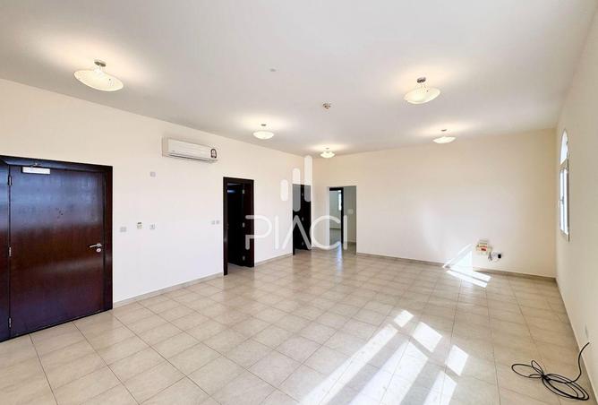 976858 - Property Image 2