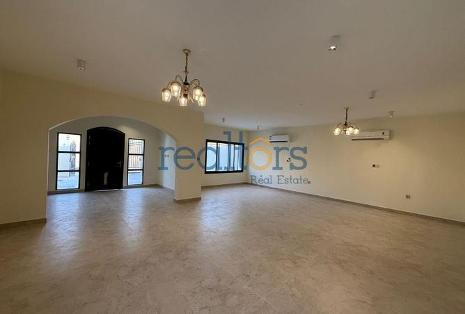 954946 - Property Image 3