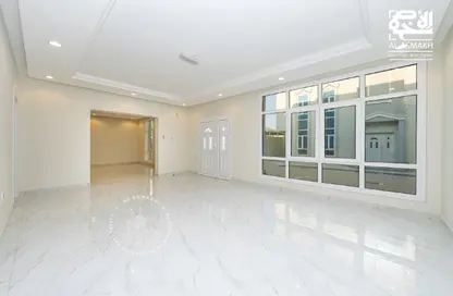 Villa - 4 Bedrooms - 4 Bathrooms for rent in Muraikh - AlMuraikh - Doha