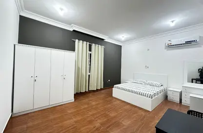 Apartment - Studio - 1 Bathroom for rent in Wholesale Market Street - Abu Hamour - Doha