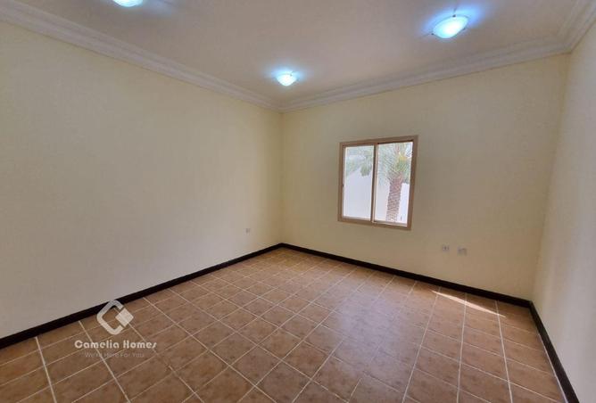 956602 - Property Image 2