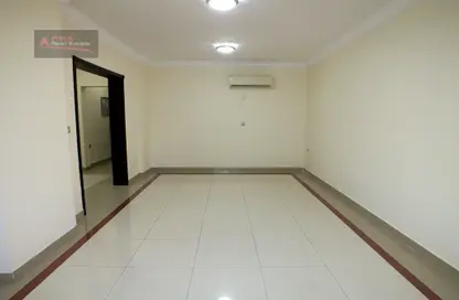 Empty Room image for: Apartment - 2 Bedrooms - 2 Bathrooms for rent in Al Kinana Street - Al Sadd - Doha, Image 1