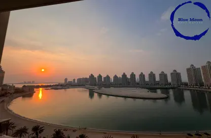 شقة - 2 غرف نوم - 4 حمامات للايجار في فيفا غرب - فيفا بحرية - جزيرة اللؤلؤة - الدوحة