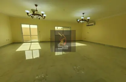 مجمع سكني - 5 غرف نوم - 5 حمامات للايجار في سوق الغرافة - الغرافة - الدوحة