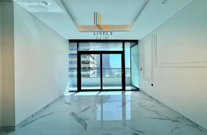 Apartment - 2 Bedrooms - 4 Bathrooms for rent in Marina Tower 02 - Marina District - Lusail