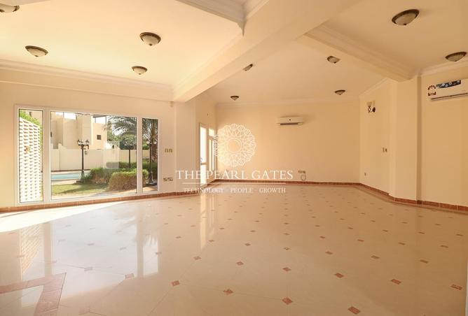 974453 - Property Image 2