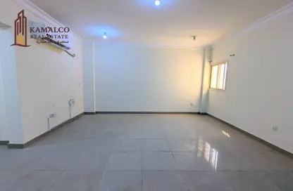 Apartment - 1 Bedroom - 2 Bathrooms for rent in Umm Ghuwailina 4 - Umm Ghuwailina - Doha