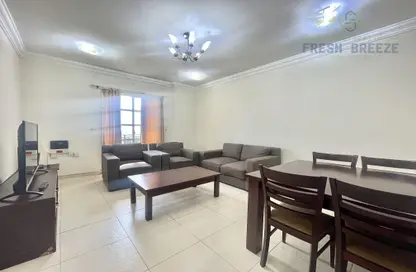صورة لـ غرفة المعيشة / غرفة الطعام شقة - 2 غرف نوم - 2 حمامات للايجار في المنصورة - الدوحة ، صورة رقم 1