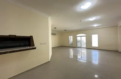 Apartment - 2 Bedrooms - 3 Bathrooms for rent in Duhail Villas - Al Duhail - Doha