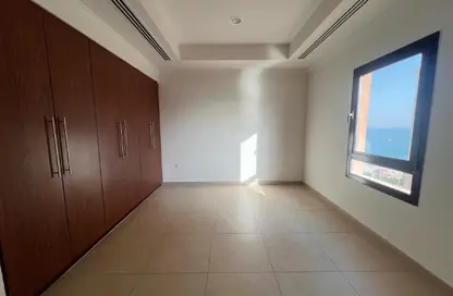 Apartment - 1 Bedroom - 2 Bathrooms for rent in West Porto Drive - Porto Arabia - The Pearl Island - Doha