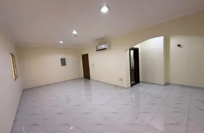 شقة - 2 غرف نوم - 2 حمامات للايجار في الوكرة - الوكرة