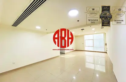 Apartment - 2 Bedrooms - 2 Bathrooms for rent in Corniche Road - Corniche Road - Doha