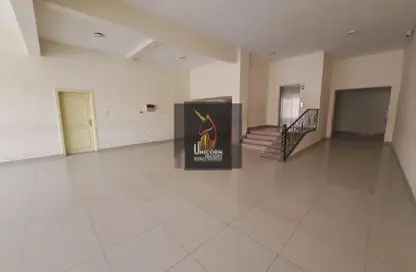 Apartment - 2 Bedrooms - 2 Bathrooms for rent in Umm Al Seneem Street - Ain Khaled - Doha