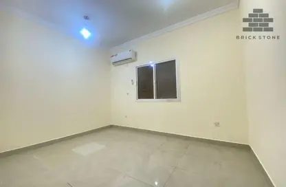 Apartment - 1 Bedroom - 2 Bathrooms for rent in Salaja Street - Doha Al Jadeed - Doha